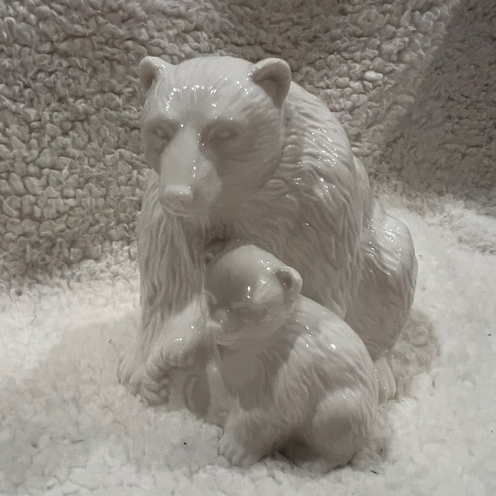 Polar Bear, White Porcelain, Coin Bank, NWT #14004, very cute!